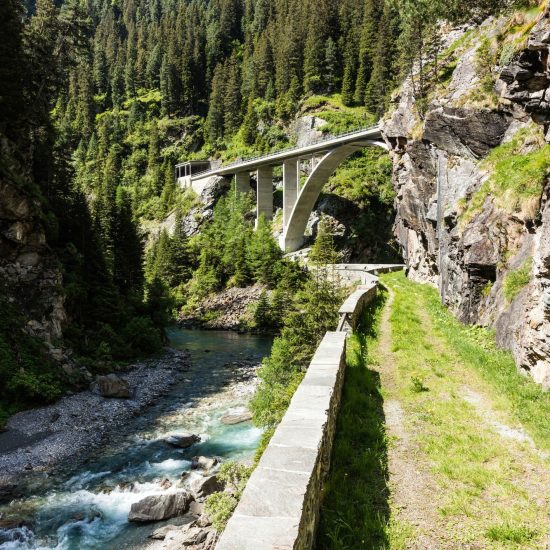 Das schöne Hochtal Avers im Sommer bei schönstem Sonnenschein.
